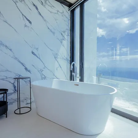 ヴィラ Luxury Dhermi With Infinity Pool ヒマラ