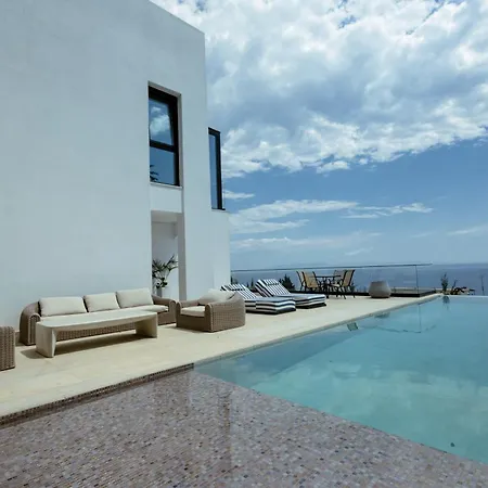 ヴィラ Luxury Dhermi With Infinity Pool *