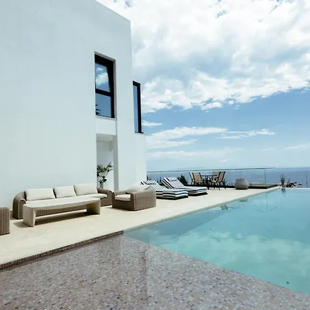 Luxury Dhermi With Infinity Pool *