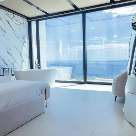 Luxury Dhermi With Infinity Pool * ヒマラ
