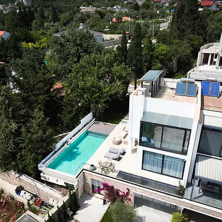 ヴィラ Luxury Dhermi With Infinity Pool
